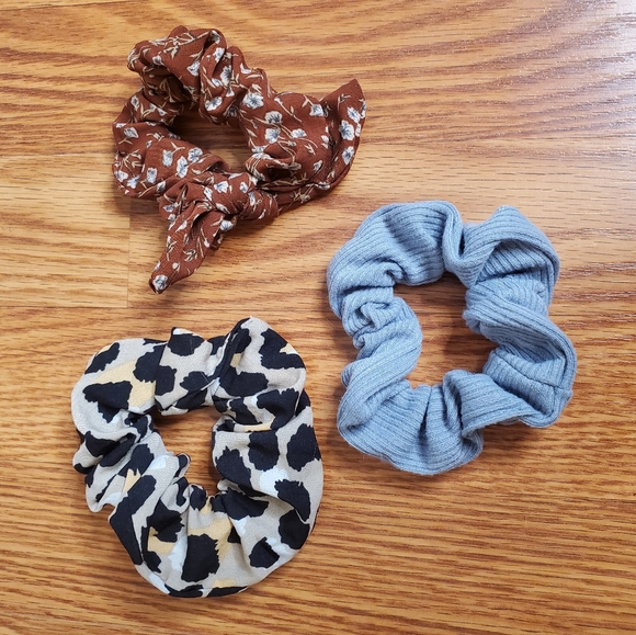 Urban Outfitters Accessories - Scrunchie lot